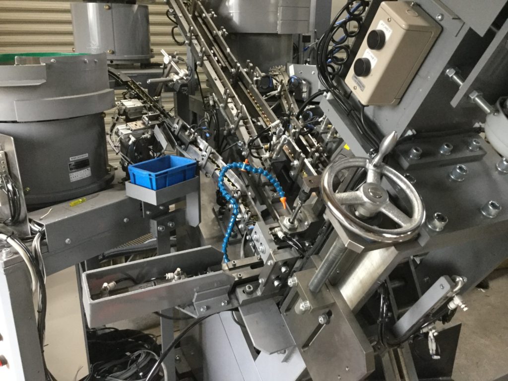 ボルト自動組み立て機