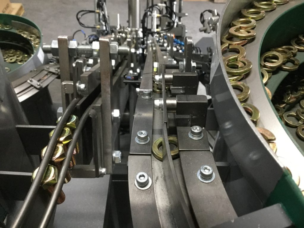 ボルト自動組み立て機